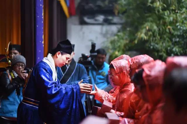 上海城隍庙举行第三批清信弟子皈依仪式