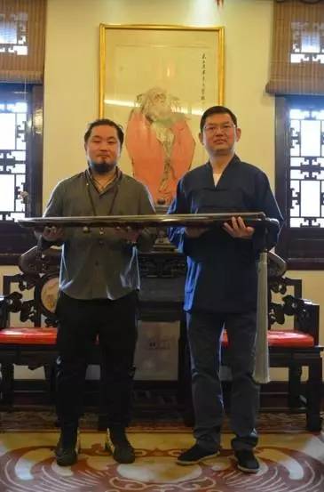 "古琴捐赠"仪式在上海城隍庙举行
