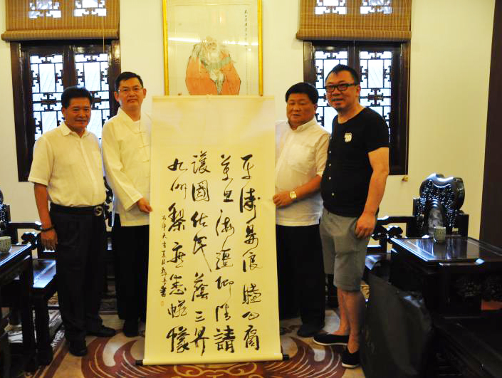 台湾大甲镇澜宫董事长颜清标先生一行参访上海城隍庙